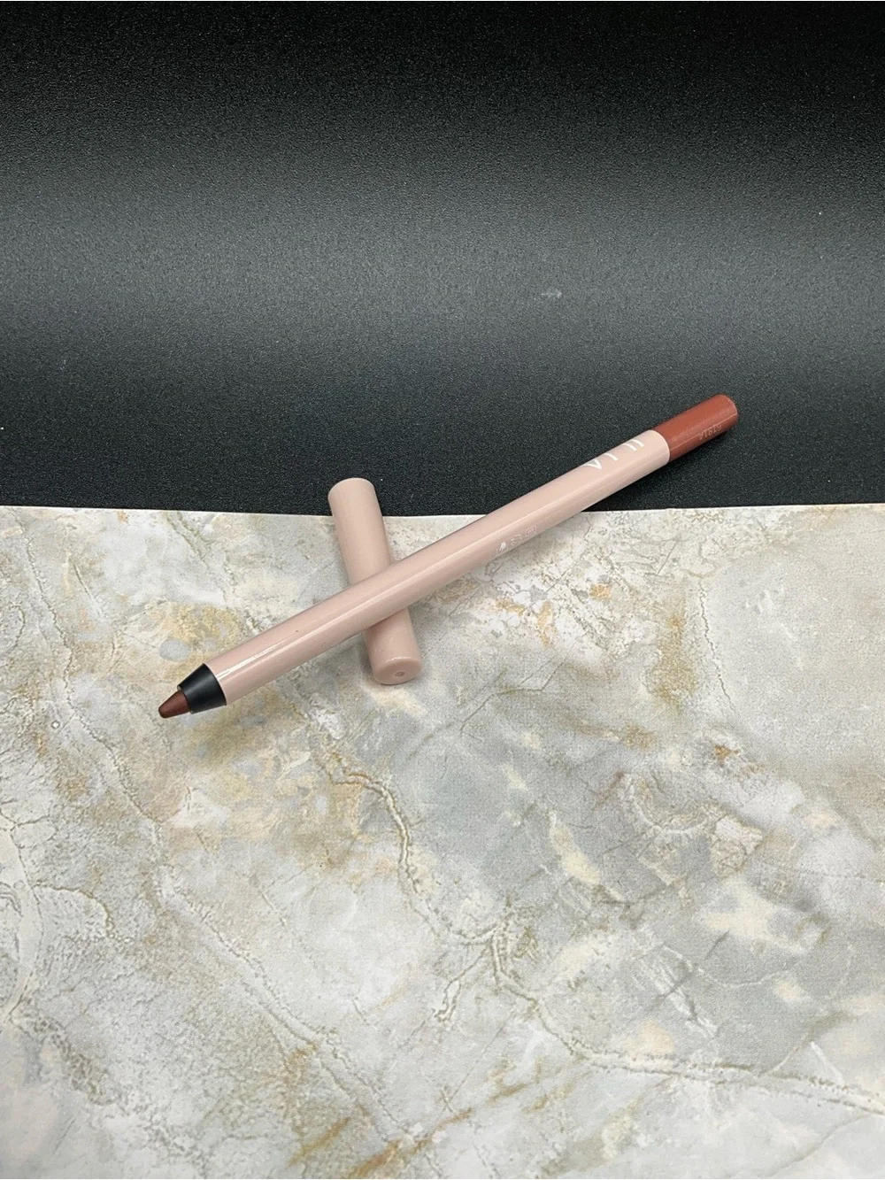 ILIA creamy neutral